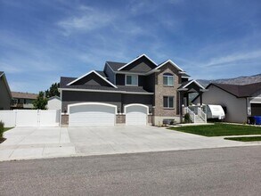 Building Photo - 42 E 1825 N