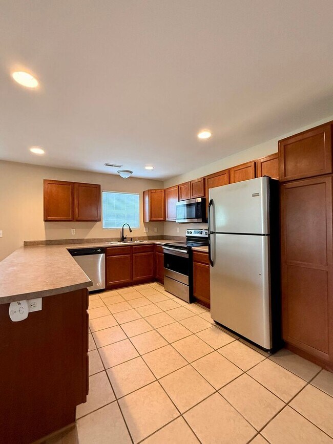 Building Photo - 1572-MF2-E4