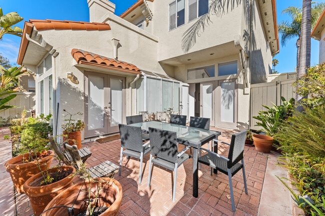 Building Photo - 5743 Caminito Empresa