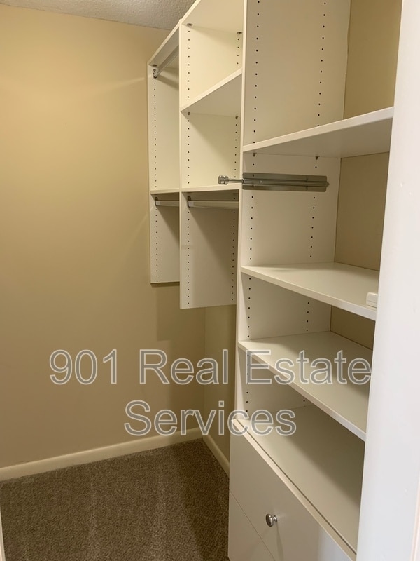 Building Photo - 200 Wagner St