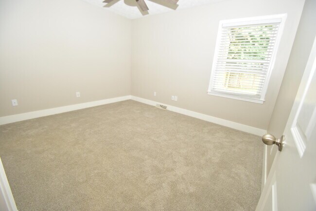 Building Photo - 3805 Wedgewood Ct