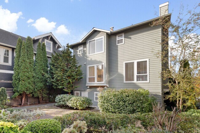 Building Photo - 3Bd/3Ba Seattle Townhome