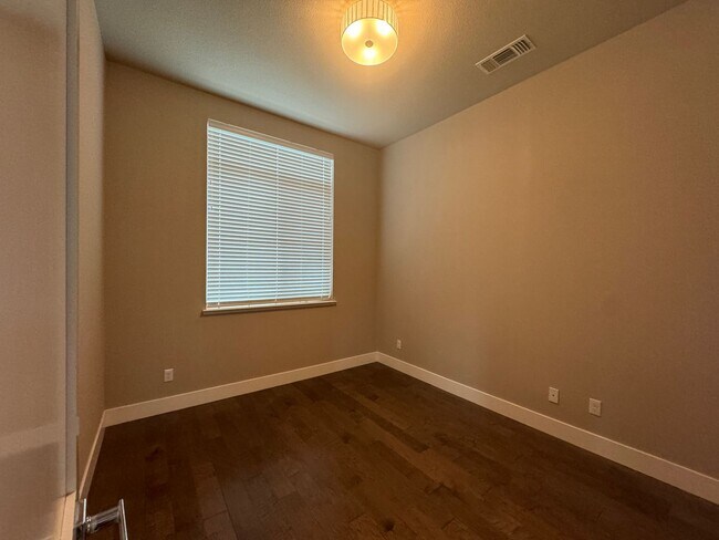 Building Photo - Fountaingrove 4 bedroom beauty