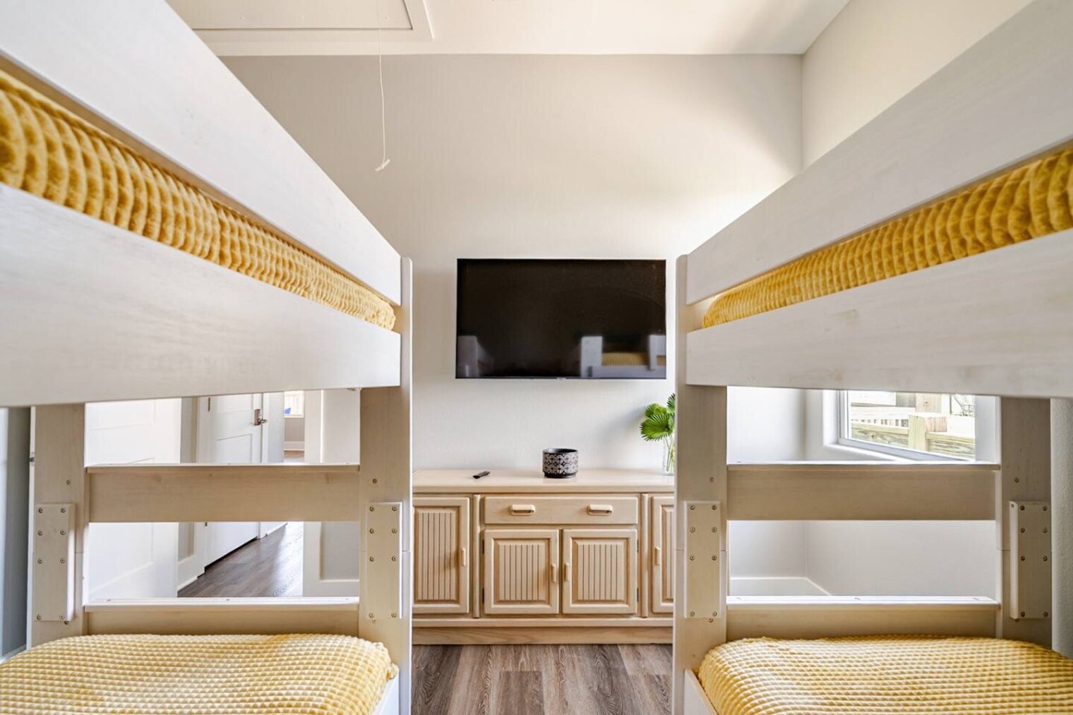 Building Photo - 804 1/2 Johnson Crawford Circle-SI ID1264805P