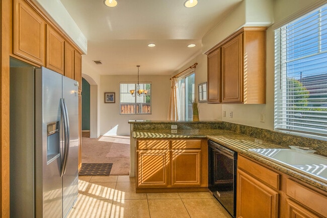 Building Photo - SIngle Family House for Rent in a quiet co...