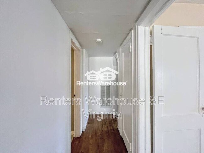 Building Photo - 12 Colin Dr S