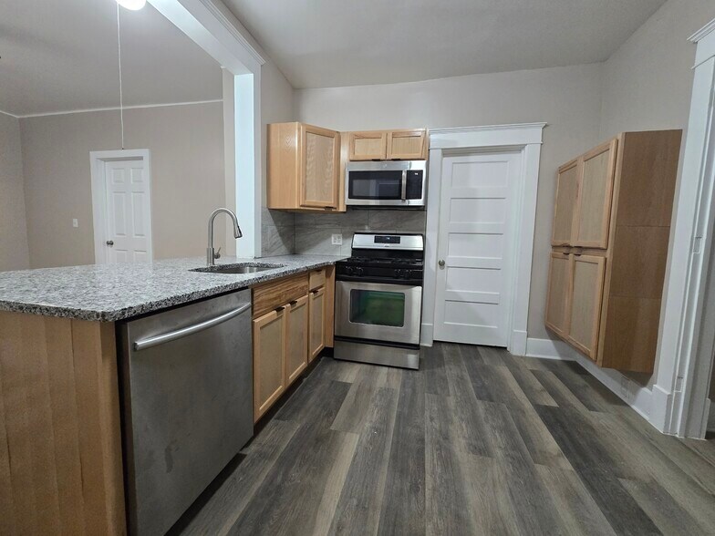 Building Photo - 1422 26th Ave N