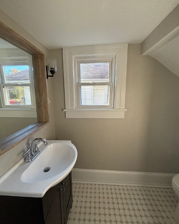 Building Photo - 313 W Fisher Ave