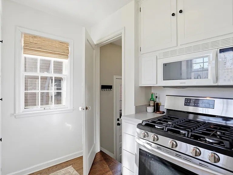 Building Photo - 5873 Kingsley Dr