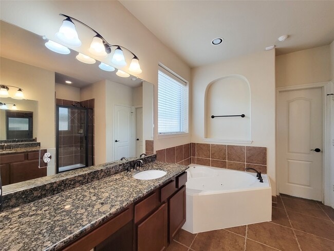 Building Photo - 2210 Pearl Bay Ct