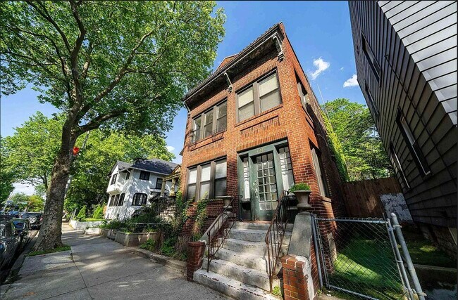 Primary Photo - 644 West Side Ave