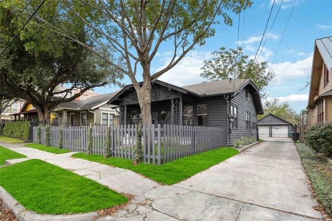 Primary Photo - 2608 Morrison St