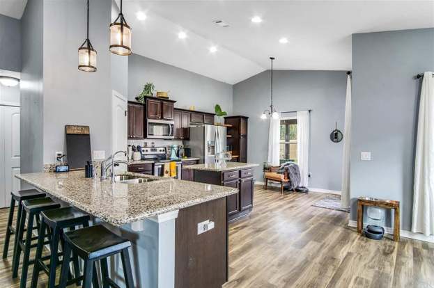 Building Photo - 5544 Peach Dr