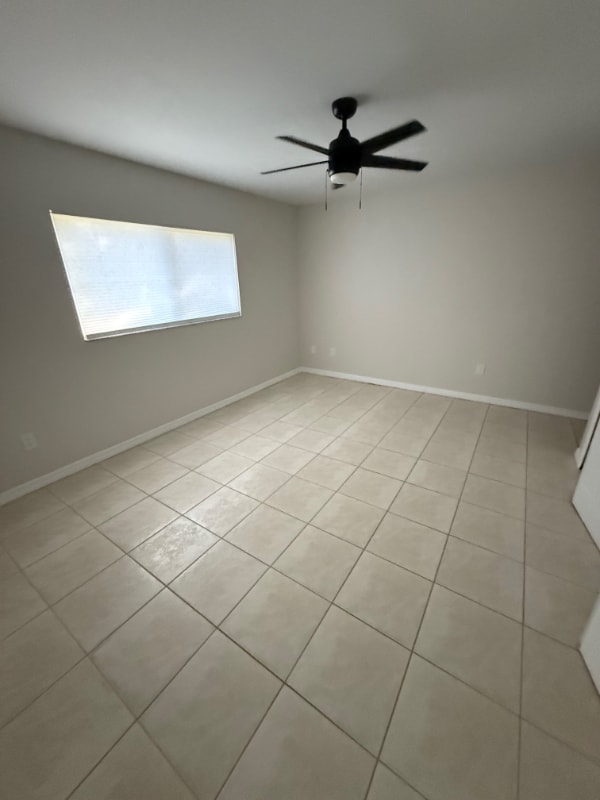 Building Photo - 1025 SE 12th St