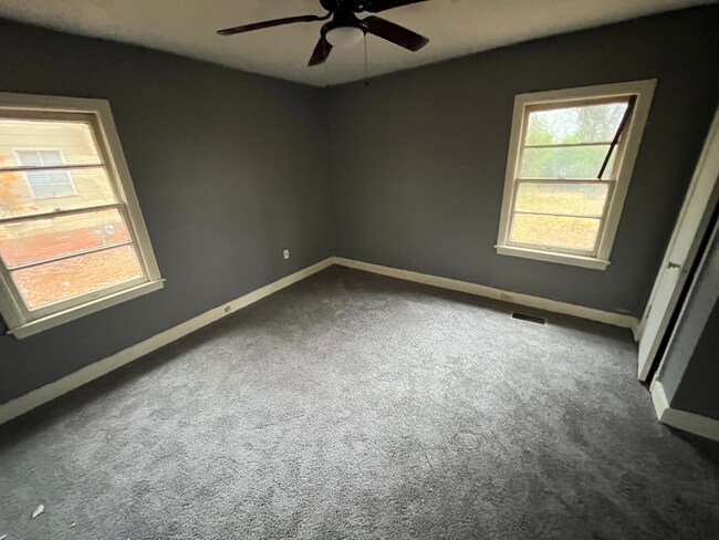 Building Photo - 754 Raymond Rd