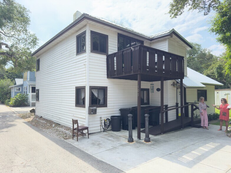 Building Photo - 105 Esther St