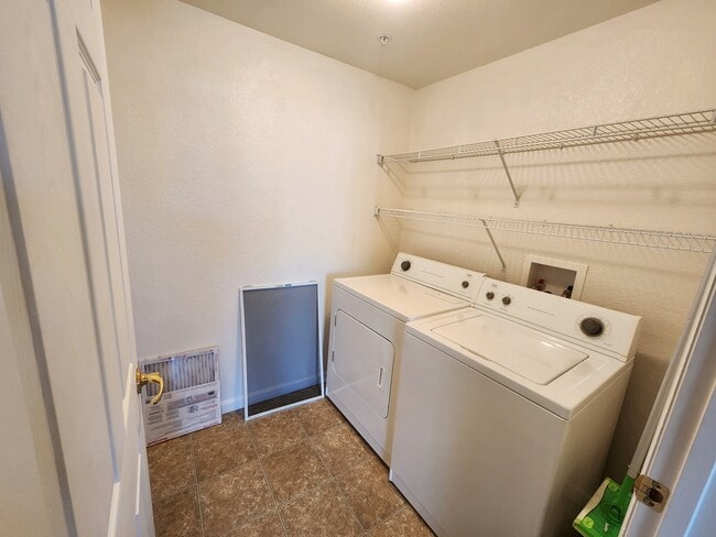 Building Photo - 5755 N Genoa Way