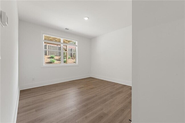 Building Photo - 3571 Overlook Rd NW