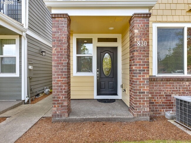 Building Photo - Spacious Living in a Modern Townhome