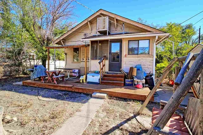 Building Photo - 825 N 7th St