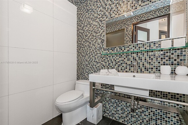 Building Photo - 2301 Collins Ave