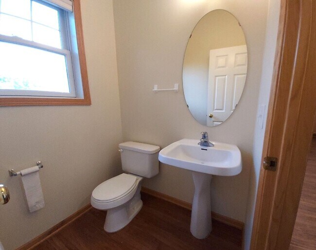 Building Photo - Great 3 Bedroom Townhome in Dancing Waters of Woodbury