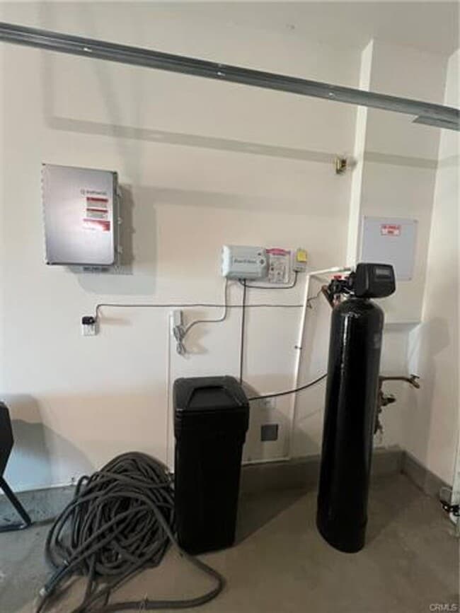 Building Photo - Spacious and beautifully appointed 5-bedroom, 3-bathroom home