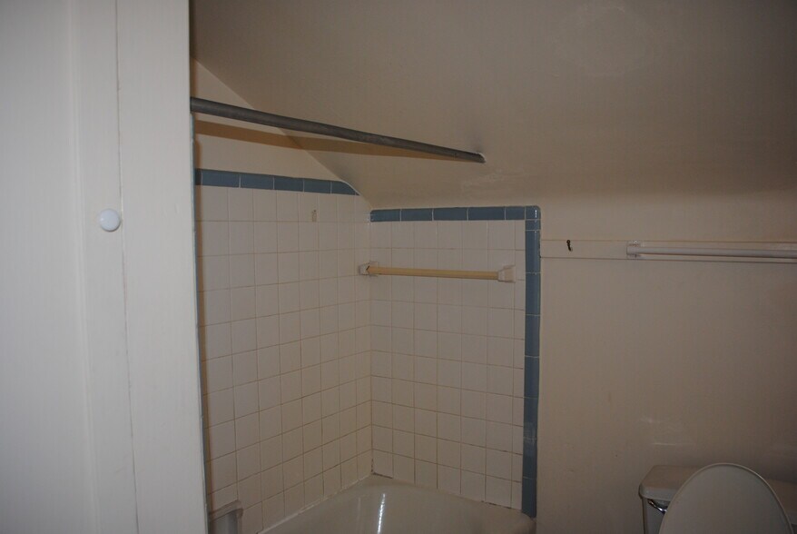 Building Photo - 1618 3rd St