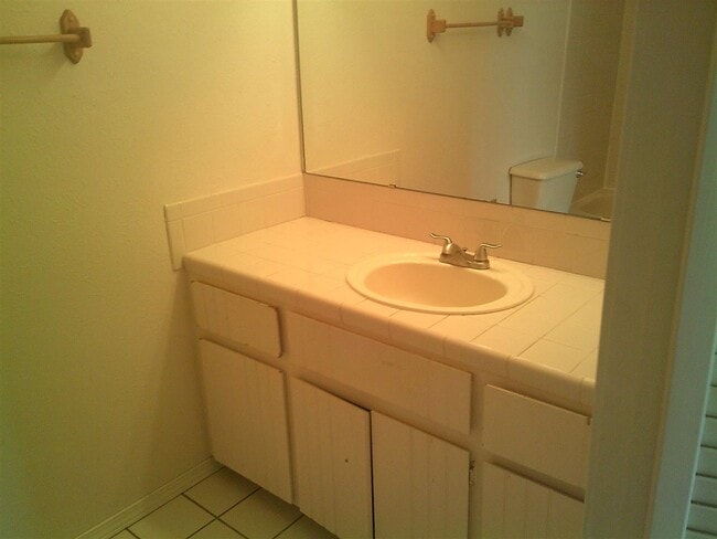 Building Photo - 5402 NW Sir Brian Ave