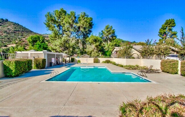 Building Photo - Beautiful, End-Unit, Ground Level, Largest SF 1/1 layout in the Pala Mesa Villas Community with G...