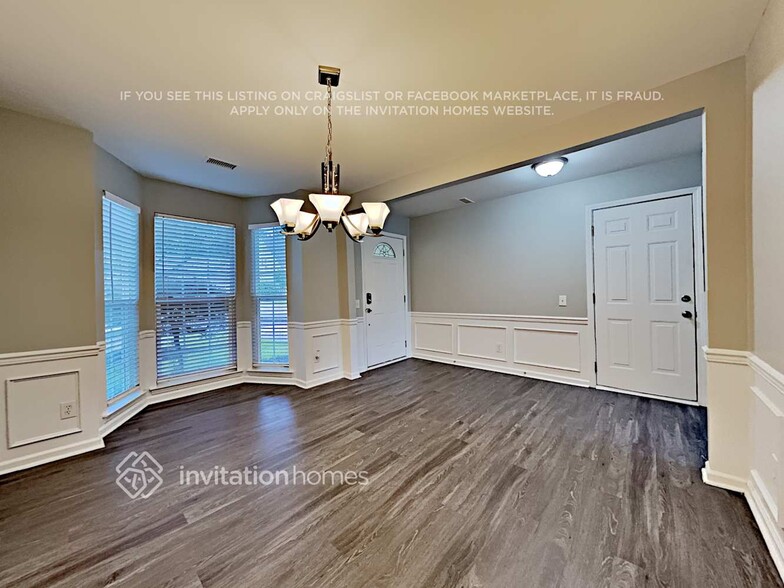 Building Photo - 5211 Bentgrass Run Dr