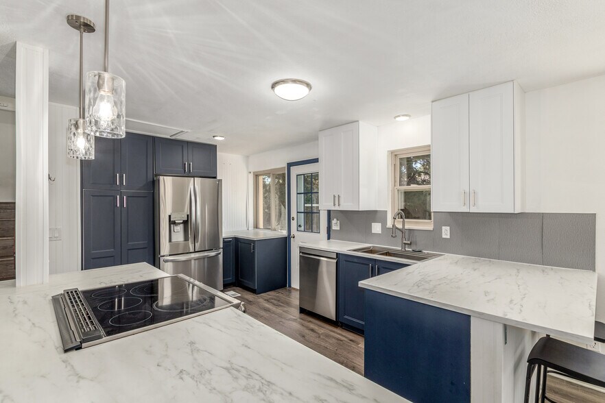 Building Photo - 1549 S Evanston St