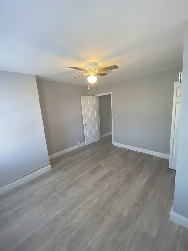 Building Photo - 424 Ilchester Ave