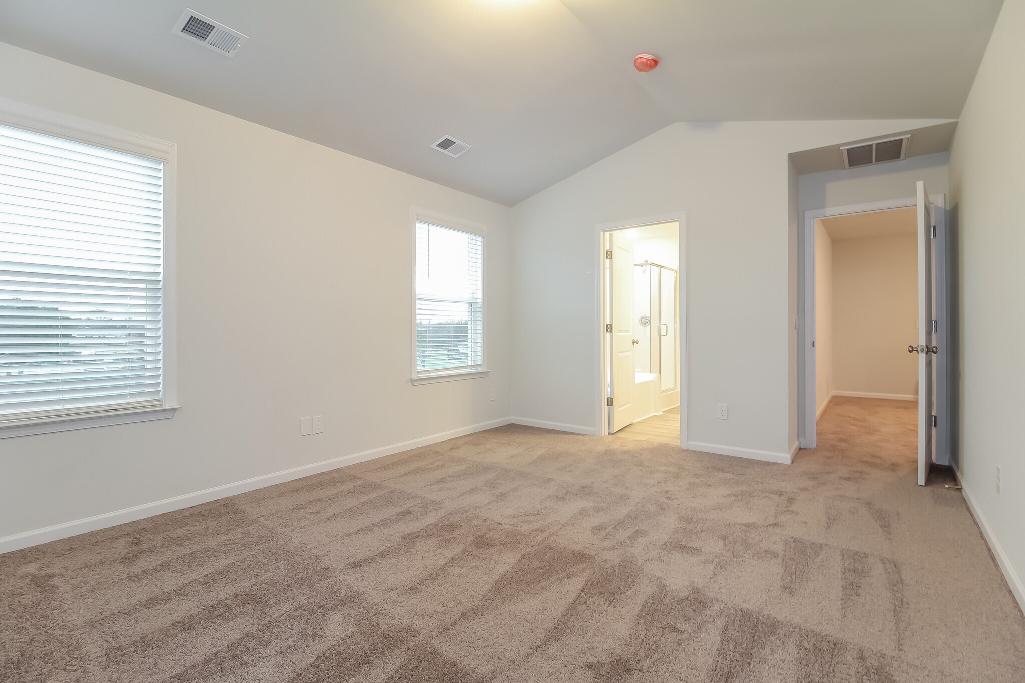 Building Photo - 518 Whittier St