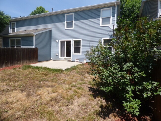 Building Photo - Beautiful 3 Bedroom 2 Bath Townhome with 2...