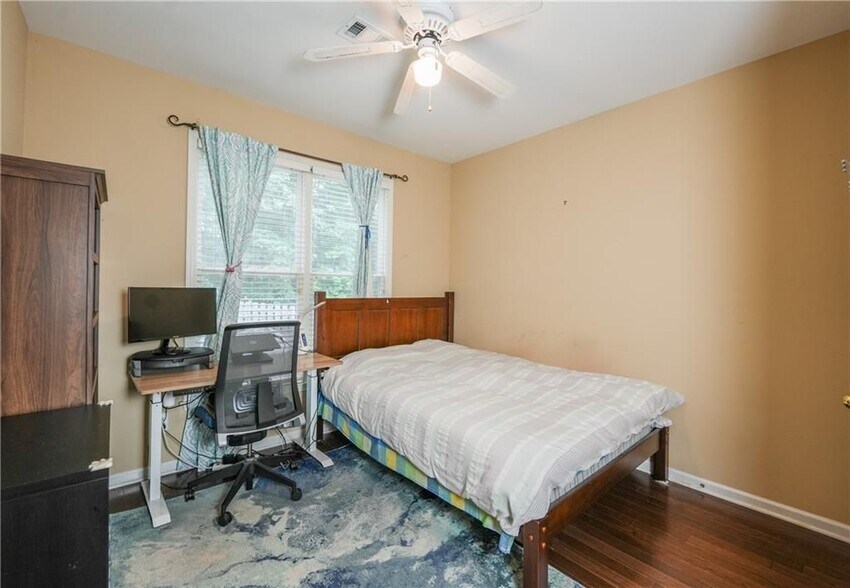 Building Photo - 350 Scarborough Way