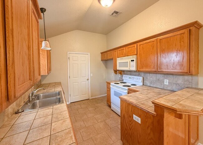 Building Photo - 17553 Gold Dr