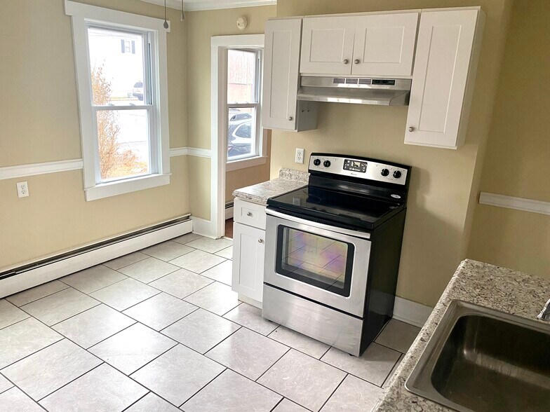 Building Photo - 19 Center St