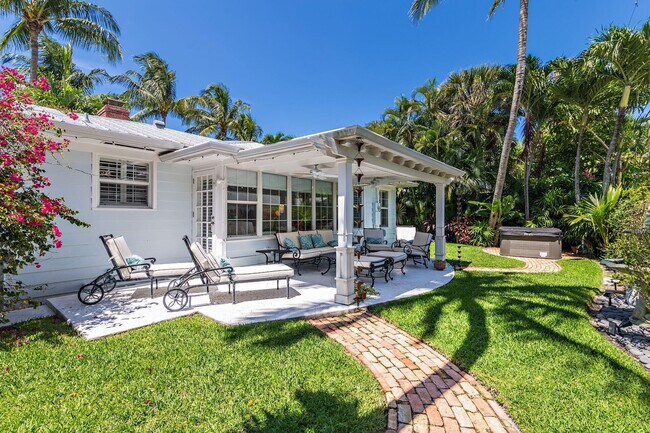 Building Photo - 210 Monceaux Rd