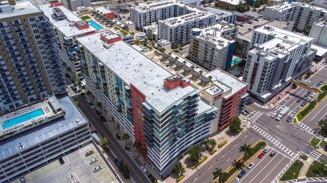 Building Photo - 1120 E Kennedy Blvd