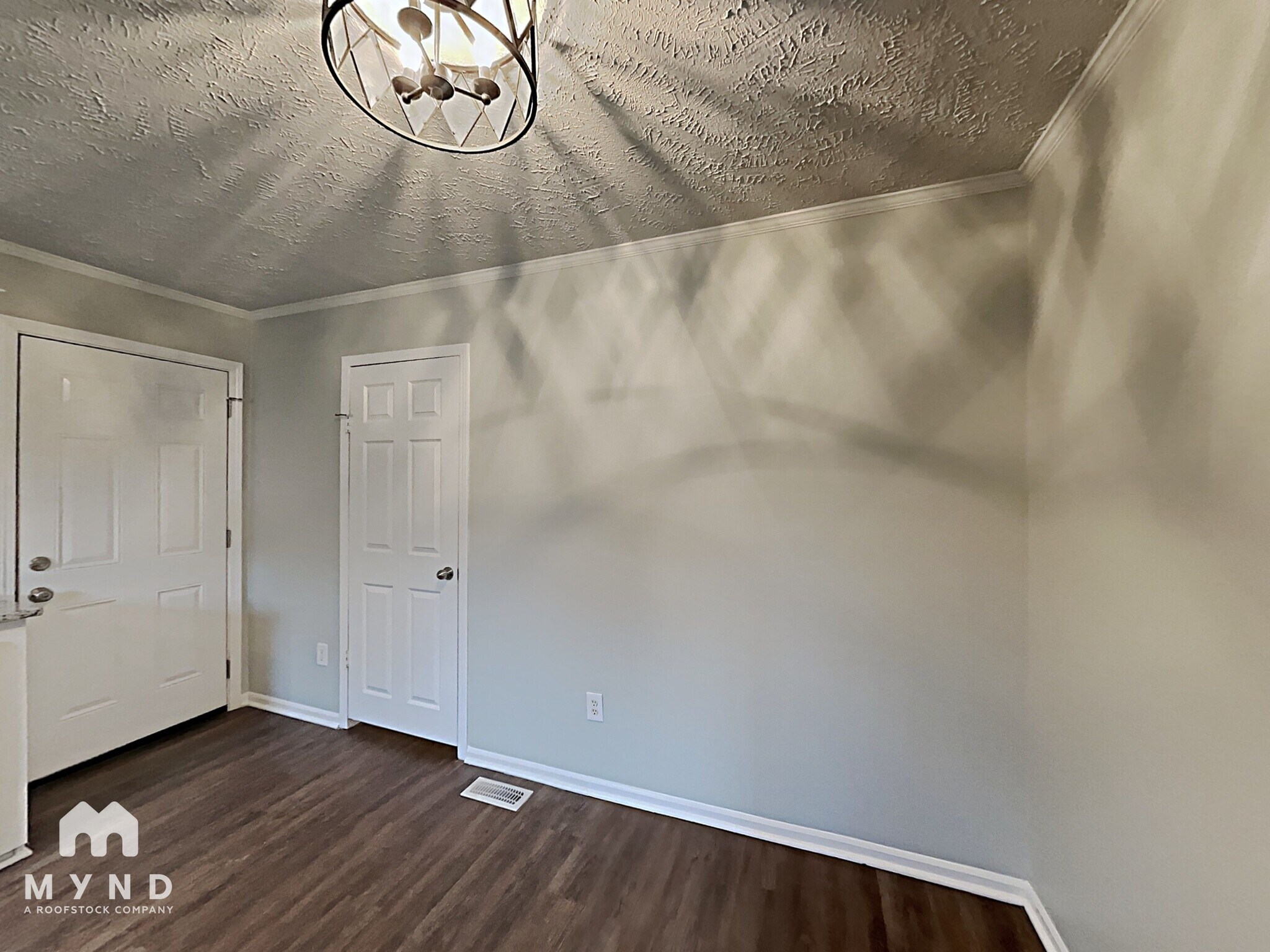 Building Photo - 2208 Shalimar Dr