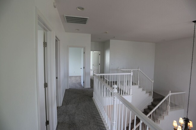 Building Photo - Spacious family home