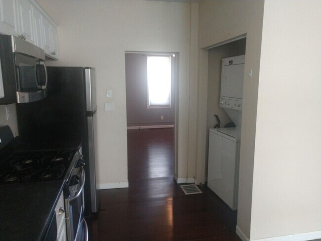 Building Photo - Beautiful Home for Rent With Some Utilities Included