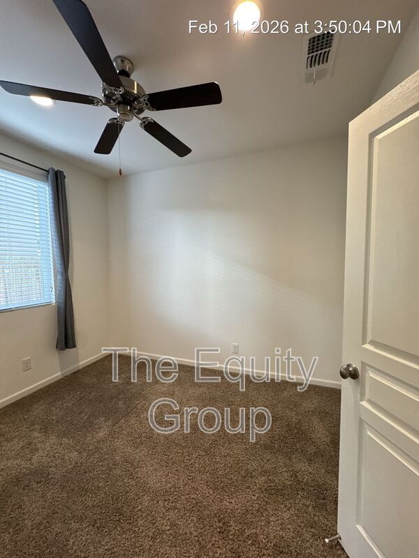 Building Photo - 4418 W Robin Ave