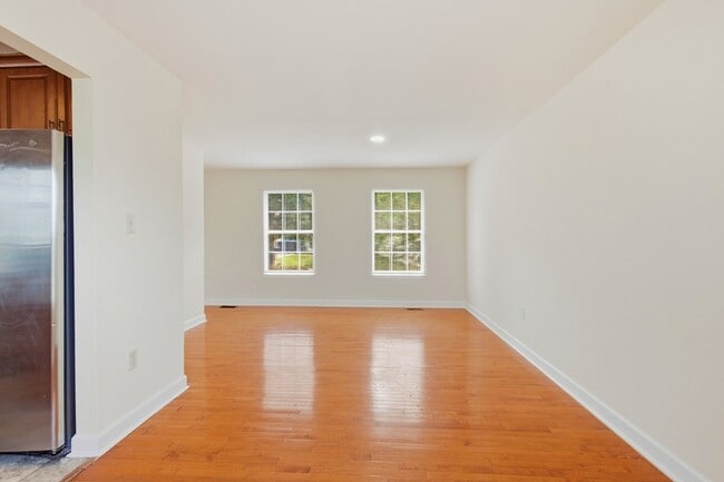 Building Photo - 7705 Seans Terrace