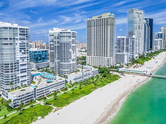 Building Photo - 16485 Collins Ave