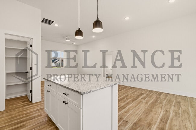 Building Photo - 731 Elmwood St