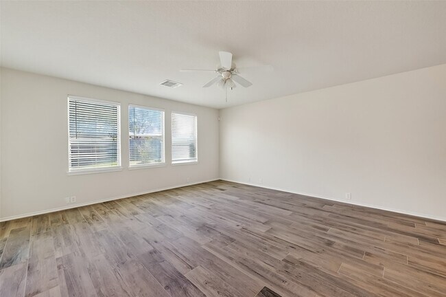 Building Photo - 827 Honeysuckle Vine Dr