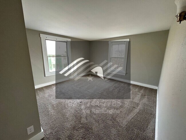 Building Photo - 211 Alaska St