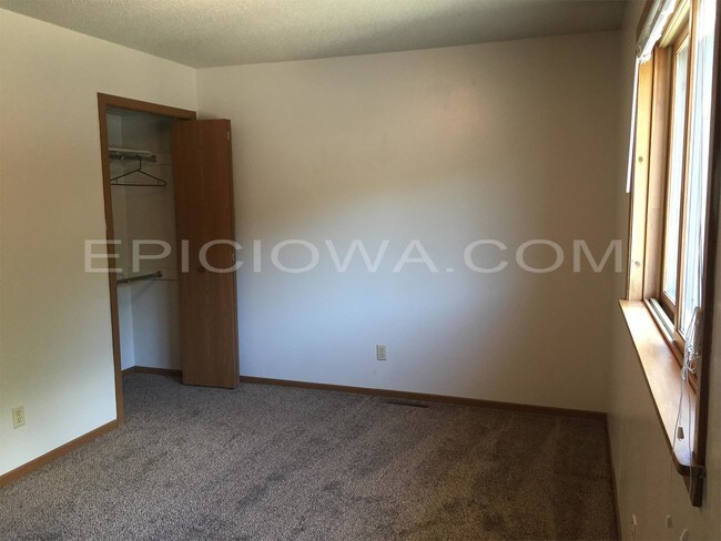 Building Photo - 1320 Daleview Dr